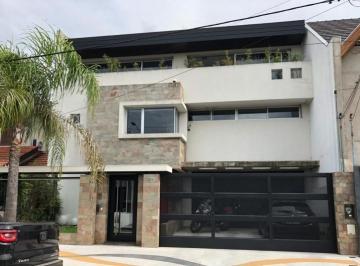 Casa · 450m² · 5 Ambientes · 1 Cochera · Casa en Venta en Ramos Mejia Sur