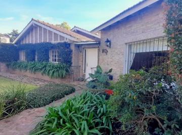 Casa · 230m² · 4 Ambientes · 2 Cocheras · B° Las Veletas, Casa en Una Planta