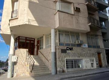 Local comercial · 38m² · 3 Ambientes · Local Comercial U Oficina en Primer Piso Frente Al Monumento