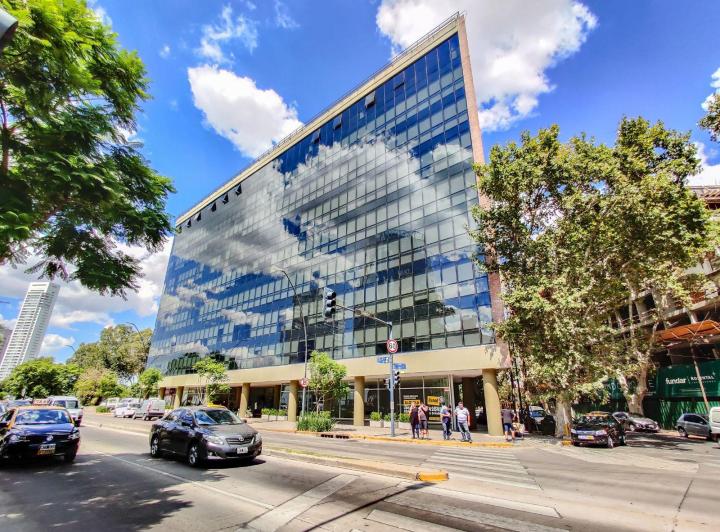 Oficina comercial · 850m² · 2 Ambientes · 8 Cocheras