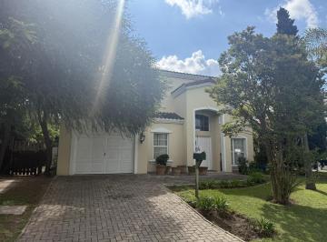 Casa · 330m² · 6 Ambientes · 2 Cocheras · Casa Estilo Marbella en Venta o Alquiler en Barrancas del Lago, Nordelta