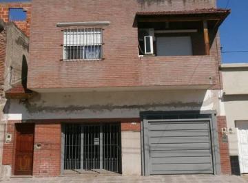 AVS-AVS-143_2 · T/casa 3 Amb. Muy Grandes y con Entrada Independiente