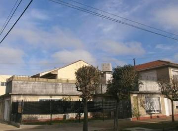 AVS-AVS-346_2 · Casa 4 Amb. Desarrollada en 2 Plantas con Hermoso Parque