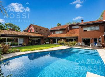 Casa · 356m² · 4 Dormitorios · 2 Cocheras · Casa - Adrogue