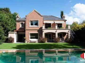Casa · 255m² · 4 Ambientes · 2 Cocheras · Casa - Saint Thomas Sur