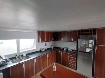 VENDO departamento de CUATRO ambientes , con cochera descubierta sin muebles. 
D · Vendo Departamento 4 Amb con Cochera Zona Aldrey