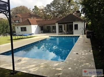 Casa · 345ha · 6 Ambientes · 4 Cocheras · Oportunidad! Bajo de Precio! Excelente Casa Hecha a Nuevo en Inmejorable Ubicación Dentro del San C