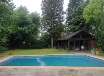 Casa · 333m² · 4 Ambientes · 3 Cocheras · Impecable Casa Totalmente Hecha a Nuevo