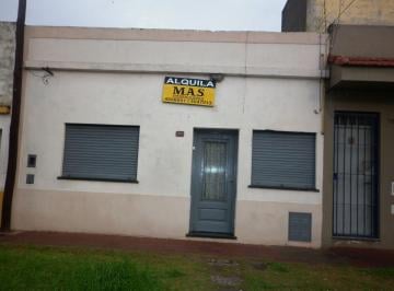 Casa · 60m² · 3 Ambientes · Casa de 2 Dorm., a Reciclar, Darregueira 791, m Av Sorrento.