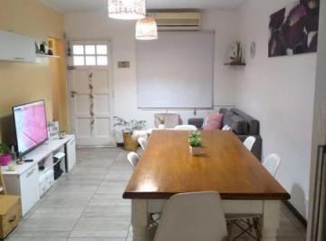 Casa · 75m² · 3 Ambientes · 1 Cochera · Amplio Duplex 3 Amb. con Garage y Patio * Nuevo Valor *