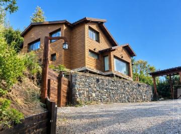 Casa · 227m² · 4 Ambientes · 2 Cocheras · Casa Venta Villa Correntoso, Villa La Angostura, 3 Dorm., 3 Baños y Jardín