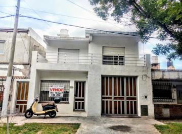 Casa de 3 ambientes, Rosario · Venta - Ecuador 125 - Casa 180 m²