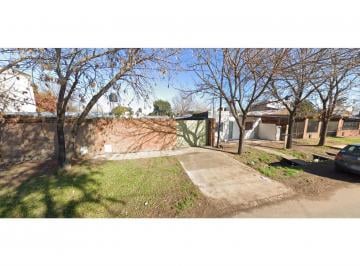 Casa · 80m² · 3 Ambientes · 2 Cocheras · Venta Casa 2 Dorm. Granadero Baigorria. 2 Cuadras Av. U$s72000. Terreno 9 X 31,50