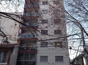 Departamento de 3 ambientes, Tres de Febrero · Depto 3 Amb C/ Balcon // Impecable // Caseros Centro
