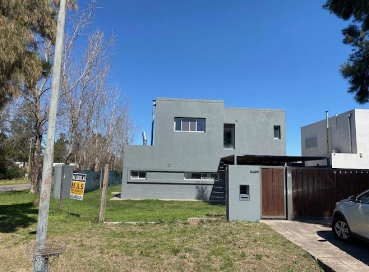 Casa · 160m² · 4 Ambientes · 2 Cocheras