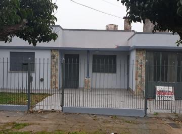 Casa · 120m² · 4 Ambientes · 1 Cochera · Casa 4 Ambientes en Venta