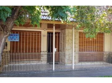 Casa de 5 ambientes, Quilmes · Chalet 6 Ambientes Acepta Permuta Menor Valor Zona Quilmes