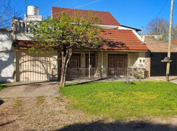 Casa de 5 ambientes, Quilmes · Chalet 6 Ambientes Acepta Permuta Menor Valor Zona Quilmes