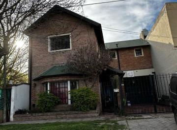 Casa · 200m² · 4 Ambientes · 4 Cocheras · Venta Casa 4 Amb Fondo y Pileta Ituzaingo Sur
