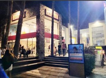 Local comercial de 1 ambiente, Cariló · En Cariló | Local en Galería Los Tipales - U3 - Se Escuchan Propuestas.