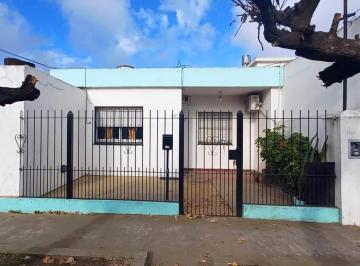 Casa · 80m² · 4 Ambientes · 3 Cocheras · Venta Casa Castelar Sur Multifamiliar Oportunidad