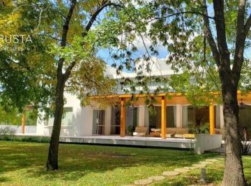 Casa de 9 ambientes, Pilar · Casa en Venta Mayling C. C. - 5 Dorm. - Hirusta Propiedades