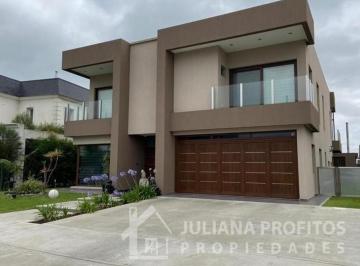 Casa · 385m² · 5 Ambientes · 2 Cocheras · Casa en Venta Nuevo Quilmes