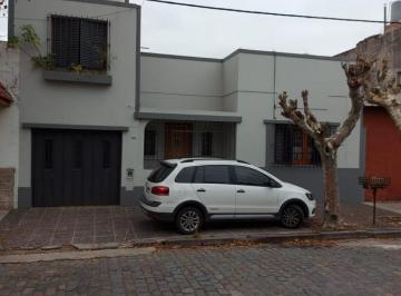 Departamento · 150m² · 4 Ambientes · 1 Cochera · Casa en Venta de 4 Ambientes Lisandro Mendez 3580 (Remedios de Escalada)