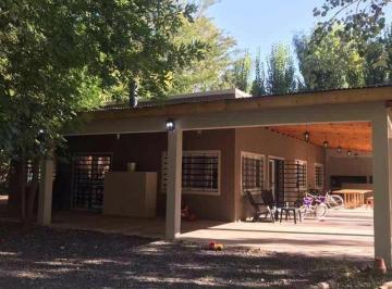 Quinta vacacional · 200m² · 6 Ambientes · Casa Quinta de 7 Ambientes con Pileta en Abasto