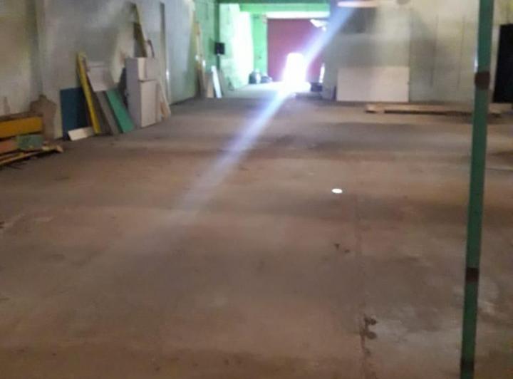 Local comercial · 233m²