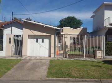 Casa de 5 ambientes, Almirante Brown · Casa de 3 Ambientes + Dpto. de 2 Amb - Apto Credito