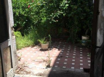 Terreno en Venta de 7 ambientes Remedios de Escalada · Excelente Lote "Ex Geriatrico"