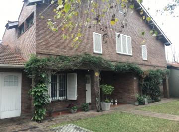Casa de 5 ambientes, Almirante Brown · Chalet de Categoria Sobre Amplio Lote de 18,50x55