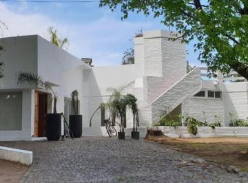 Casa · 500m² · 4 Ambientes · 3 Cocheras · Excelente Casa Reciclada en Miraflores. - Venta