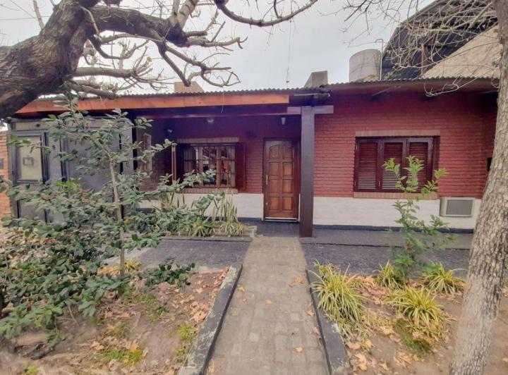 Casa · 95m² · 3 Ambientes · 1 Cochera