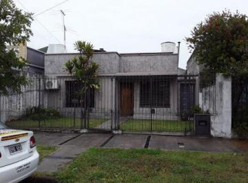 Casa · 65m² · 4 Ambientes · 1 Cochera · Casa - Aldo Bonzi
