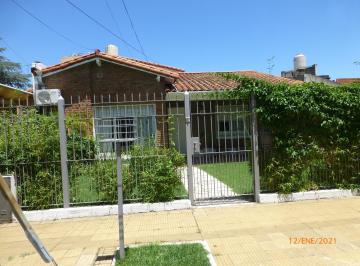 PH · 147m² · 4 Ambientes · Impecable PH en Calle Cortada, Muy Luminosa!