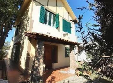 Casa de 8 ambientes, Esteban Echeverría · Casa en Venta en Luis Guillon
