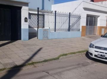 Casa · 330m² · 4 Ambientes · 1 Cochera · Casa en Calle Andrade