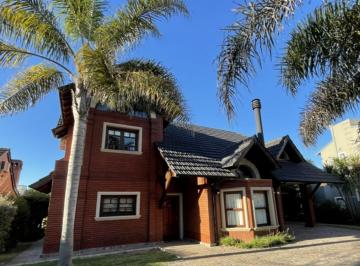 Casa · 350m² · 5 Ambientes · Casa Venta Moreno "Banco Provincia"