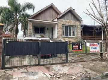 Casa · 320m² · 6 Ambientes · Chalet en 2 Plantas