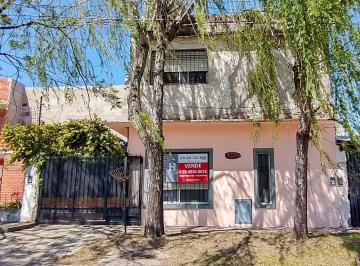 Casa de 4 ambientes, Hurlingham · Casa Amplia y con Piscina - Villa Club