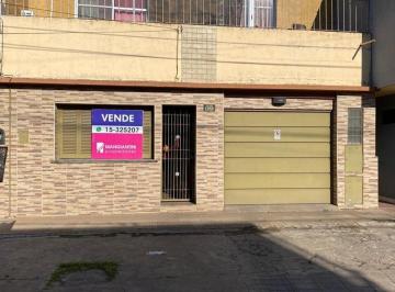 Casa · 60m² · 3 Ambientes · 1 Cochera · PH de Dos Dorm.