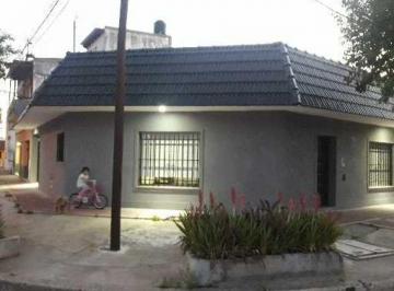 Casa · 97m² · 5 Ambientes · 1 Cochera · Casa en La Florida