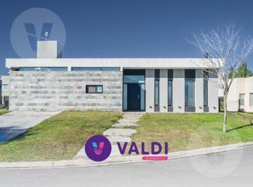 Casa · 166m² · 4 Ambientes · 2 Cocheras · Casa en Venta con Renta - Barrio Santa Ines, Canning