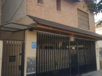 PH de 4 ambientes, Avellaneda · Departamento Tipo Casa Al Frente 4 Amb C/ 2 Cocheras Sin Expensas a Refaccionar