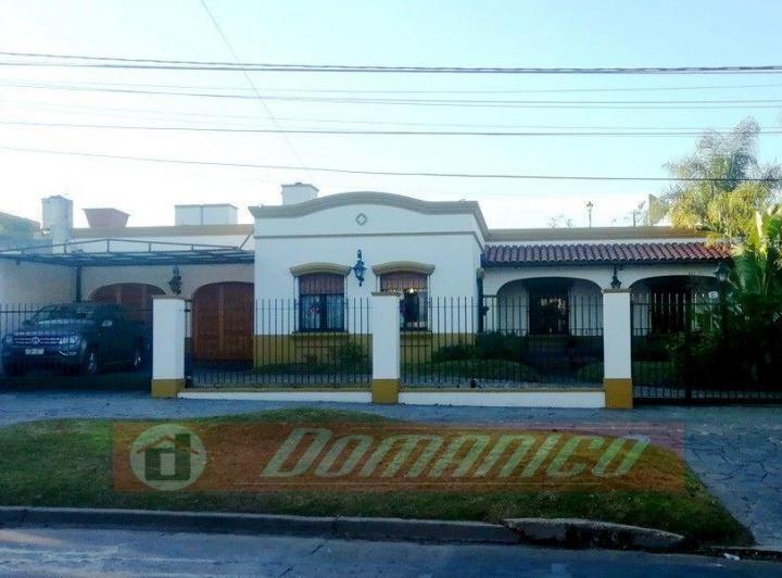 Casa · 461m² · 4 Ambientes · 2 Cocheras
