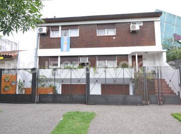 Casa de 5 ambientes, Morón · Chalet en Venta en Castelar