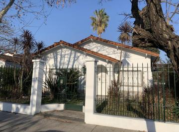 Casa · 331m² · 7 Ambientes · 1 Cochera · Casa - Temperley Este