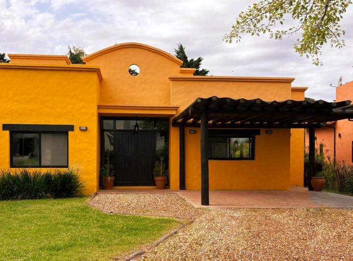 Casa · 210m² · 2 Dormitorios · 2 Cocheras